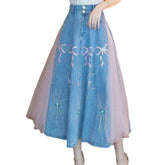 Falda acampanada con costuras rosas